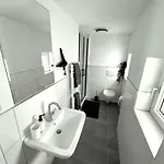 Appartement City-apartment Fuer Familien 5 Per, 8 Min Zum Hbf! Mönchengladbach