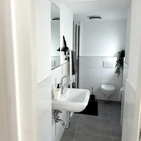 City-apartment Fuer Familien 5 Per, 8 Min Zum Hbf! דירה